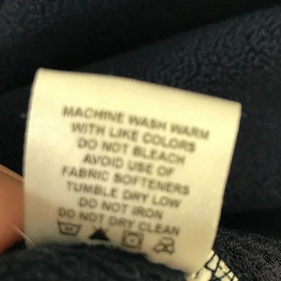 VINEYARD VINES 3/4 Zip Fleece in Navy Blue with Whale - Picture 8 of 8